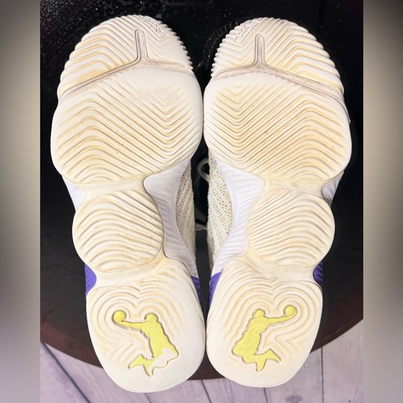 Nike LeBron XVI 16 Buzz Lightyear Mid. In Original Box. AQ2465-102. Size 4.5Y - Picture 14 of 16